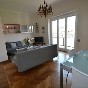 Apartment Magenta